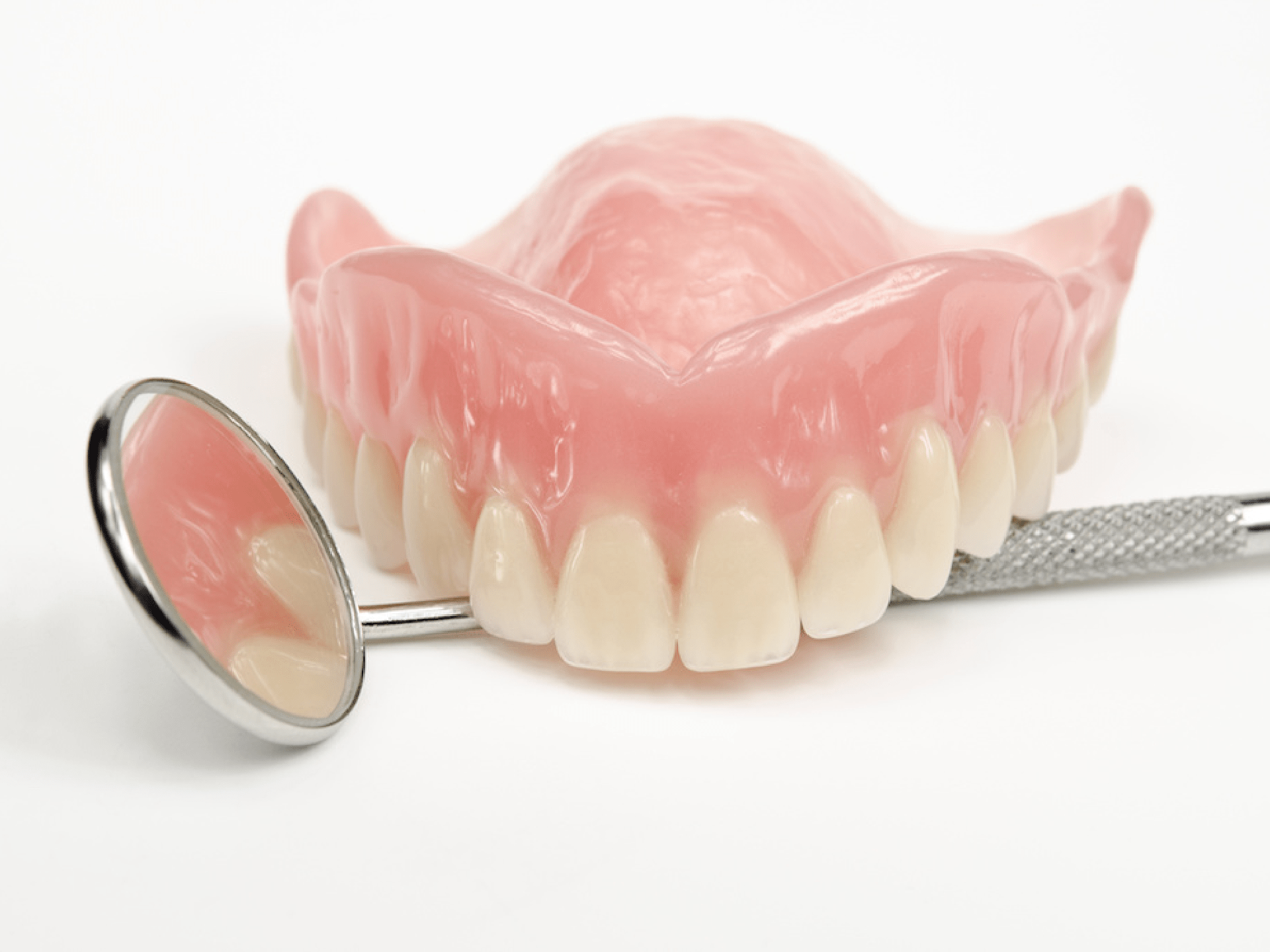 prothese-partielle-avec-outil-dentisterie@2x prothèse dentaire